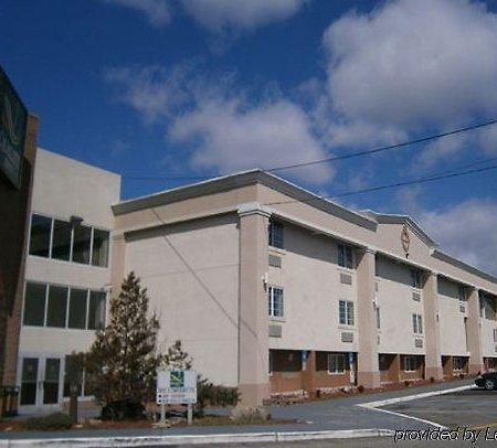 Quality Inn & Conference Center Maple Shade Bagian luar foto