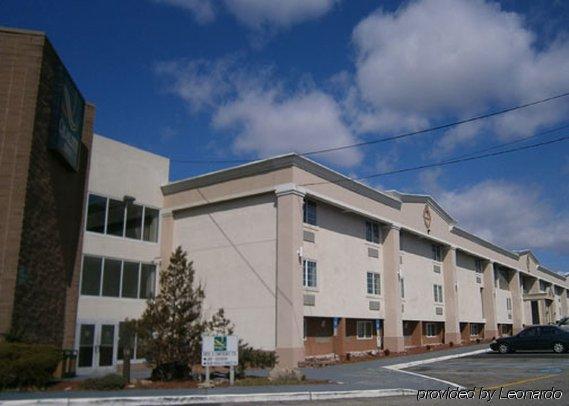 Quality Inn & Conference Center Maple Shade Bagian luar foto