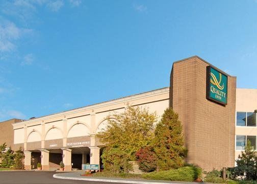 Quality Inn & Conference Center Maple Shade Bagian luar foto