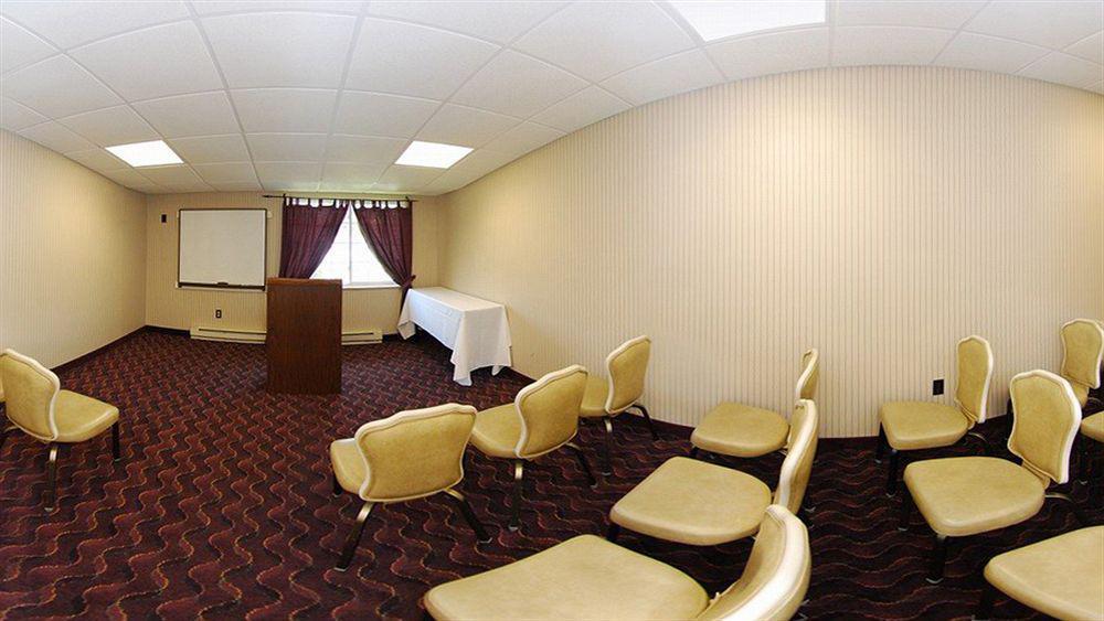 Quality Inn & Conference Center Maple Shade Bagian luar foto